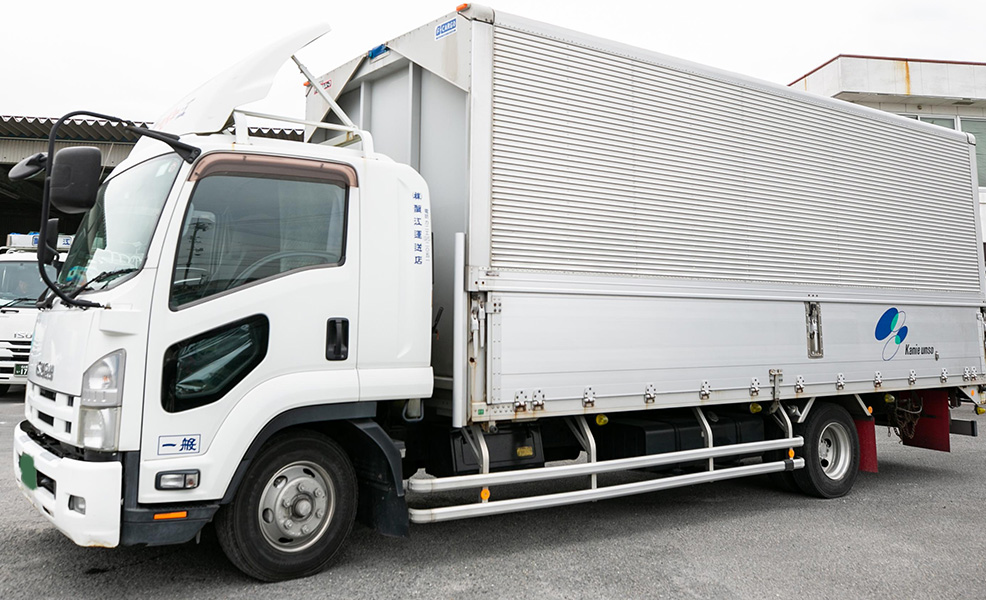 大型トラックの画像